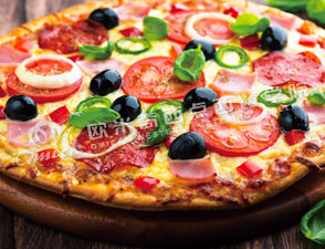 意式荤食薄脆披萨