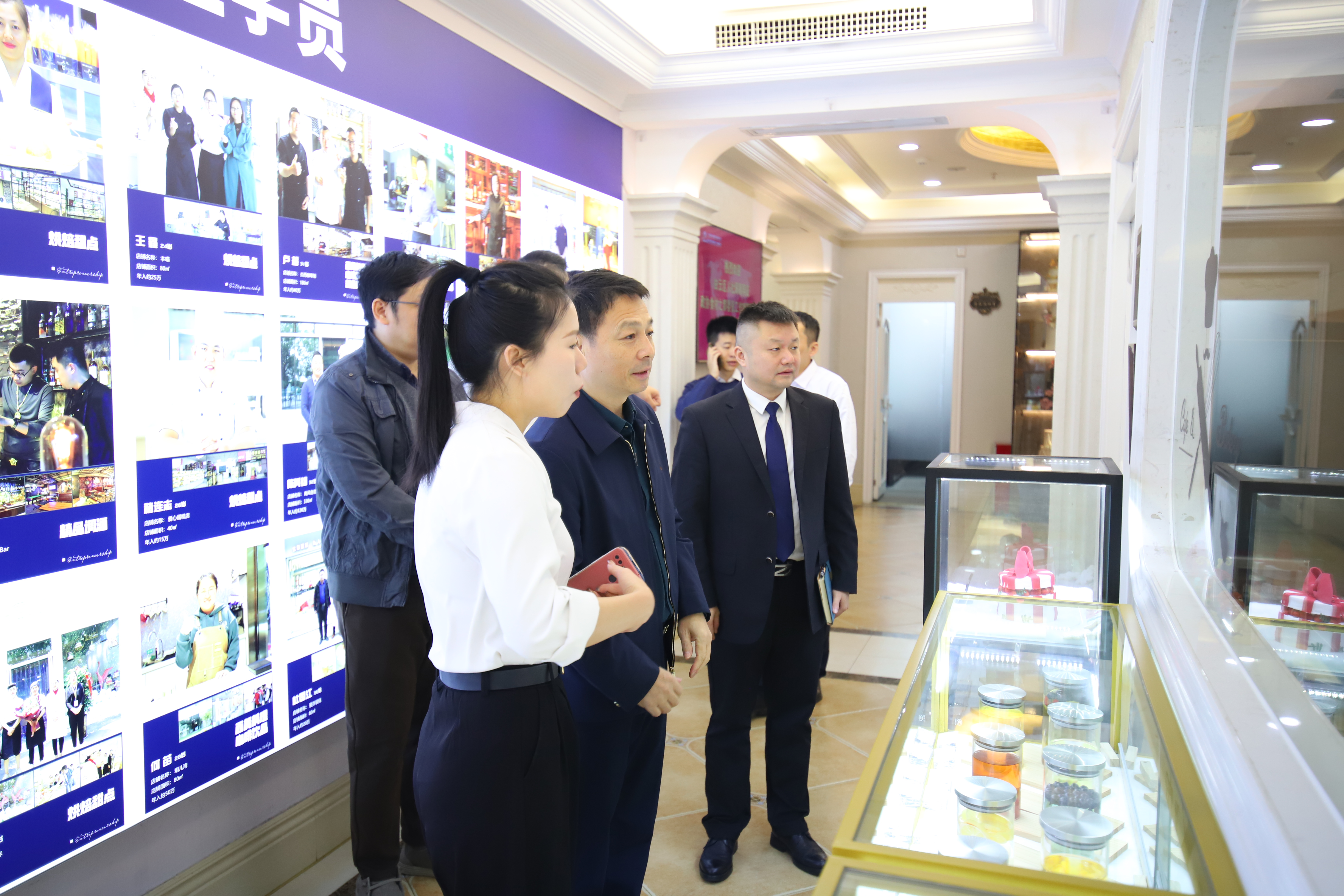<b>热烈欢迎广州白云区人社局领导及政协食材之都委员工作室委员莅临我校指导</b>