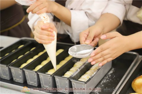 想学做西点，广州西点培训班哪家好呢？